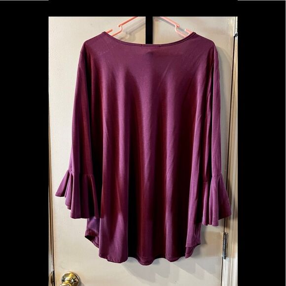 Green Envelope Los Angeles Blouse - Picture 2 of 5